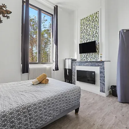 Chateau Fourclins Domaine Privatif 4 Personnes Parc Et Bassin Naturel Proche De Toulouse 빌라